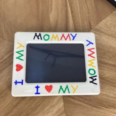 Moldura para fotos I Love My Mommy letras coloridas brancas corações abertura 4x6 sem suporte - Imagem 1 de 2