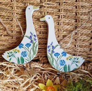 JUEGO DE 2 ADORNOS FLORALES PINTADOS DE 7,5 cm para árbol de Pascua Primavera - Imagen 1 de 1