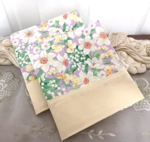 COUNTRY COTTAGE SET OF 2 BEAUTIFUL GARDEN OF SPRING FLOWERS PILLOWCASE - NEW - Picture 1 of 2