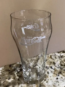 Vintage BIANCO LOGO "ENJOY COCA-COLA COKE" bicchiere trasparente 16 oz 6" ~ come nuovo - Foto 1 di 2