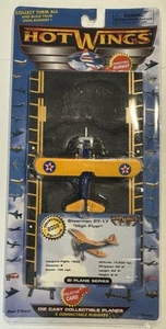 Hot Wings Diecast Collectable Planes Spearman PT-17 w/Runway 2009 BiPlane #11110 - Picture 1 of 9