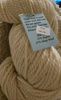 全新 Mill Spun Yarn 混合 33% 安哥拉 67% 羊羊毛 235 码 4 盎司。 — 第 1/4 张图片