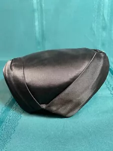 Sombrero pequeño negro satinado elegante vintage años 50 Valerie Modes - Imagen 1 de 20