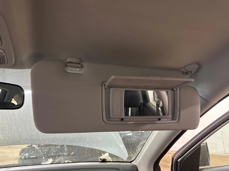 Used Right Sun Visor fits: 2010 Honda Cr-v without illumination Right Grade A Foto 1 de 4