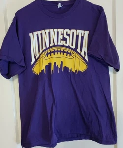 Minnesota Football T-Shirt XL skyline - Picture 1 of 4