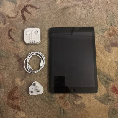 Hardly used Apple iPad Air 1st Gen-16GB-Wi-Fi looks great  - Image 1 of 4