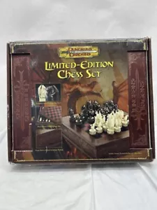 DUNGEONS & DRAGONS LIMITED EDITION CHESS SET 2006 (NJL024566) - Foto 1 di 10
