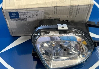 Mercedes Benz E 55 AMG E 500  E 320 2003-2005 Fog Lamp Assembly OE 211820065664 - Image 1 of 3