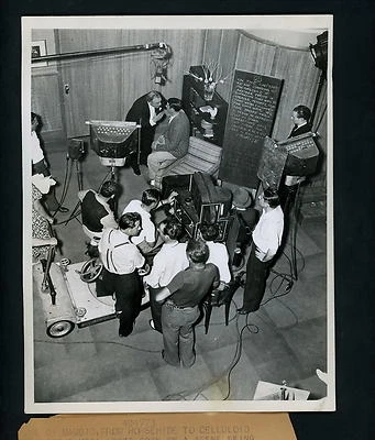 Joe DiMaggio & Henry Armetta 1937 Movie Wire Photo Yankees - Image 1 of 2