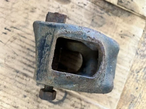 VINTAGE  FARMALL CULTIVATOR  WEDGE CLAMP CAST BRKT   # 522557 R2 - Picture 1 of 4