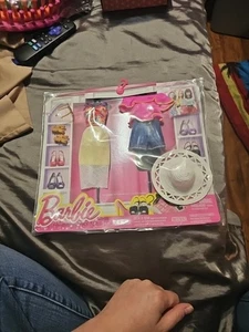 2015 Barbie Moden 2 Stück, Strand Thema, Neu - Bild 1 von 11