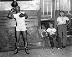 1953 Champion Boxer SUGAR RAY ROBINSON Glossy 8x10 Boxing Photo Training Print - Picture 1 of 1
