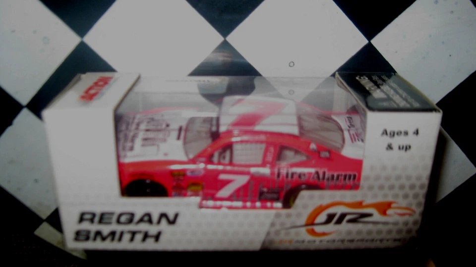 89359 ACTION 2013 1/64 REGAN SMITH SERVICIOS DE ALARMA CONTRA INCENDIOS ROSA CAMARO Foto 1 de 1