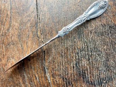 Antique Silverplate 1881 ROGERS LAVIGNE 1908 Offset Master Butter Knife GRAPES! - Image 1 of 4