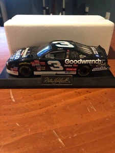Dale Earnhardt GM Goodwrench / Oreo 2001 Chevrolet Model Car - Picture 1 of 6
