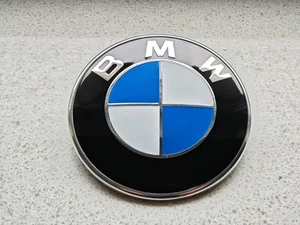 Emblem BMW Motorhaube Heckklappe 1x 82mm Blau Weiß 3-Loch F30 F31 51147288752 - Bild 1 von 2