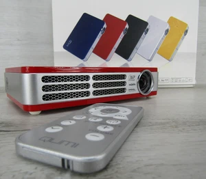 Proyector de Bolsillo Vivitek Qumi HD Q5 RD Rojo Caja Abierta EXCELENTE - Imagen 1 de 22