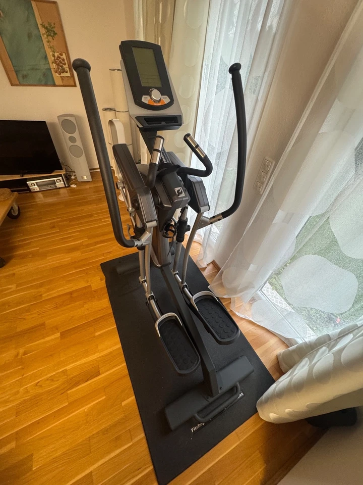 Cardiostrong Crosstrainer EX80 - Bild 1 von 4