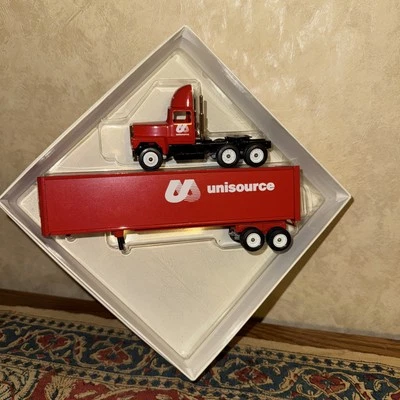 Winross Ford 9000 Tractor Trailer Semi Truck Unisource, Diecast 1/64 - Image 1 of 4