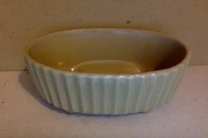 Vintage Hull. Pottery Planter. Ribbed sides. Tan. F 39. - Picture 1 of 6