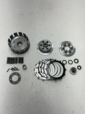 84 Kawasaki KDX200 1984 kdx 200 A LOTE OEM Cesta de embrague Conjunto Placa Paquete Perno Foto 1 de 4