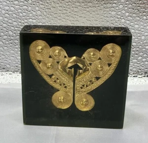 Lucite Briefbeschwerer Replik Schmetterling filigran Nasenring Columbia Gold Museum - Bild 1 von 5