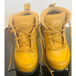 Nike Manoa Niño Pequeño Talla 5C Marrón Botas Altas Trigo Curry Dorado BQ5374-700 TALLA 9 - Imagen 1 de 11
