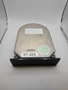 Retro Festplatte Seagate ST-225 MFM 5.25" 20MB HDD (A11-4) - Bild 1 von 6