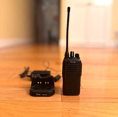 🔥 icom F2000 Walkie Talkie Portable Radio UHF 400-470MHz 4W 16 Channels IP67 🔥 - Image 1 of 2