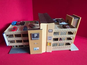 Spur HO - Großes Parkhaus mit Autos mit Strom?? Kabel - S045-34 - Bild 1 von 10