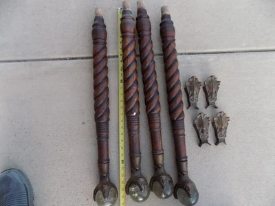 Antigua mesa de salón cebada patas retorcidas con bolas de vidrio grandes y patas de garra Foto 1 de 4