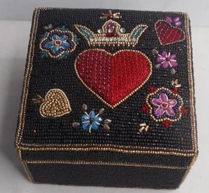 Mary Frances Love All Around Caja Geométrica Negra con Cuentas de Vidrio Corazón Rojo 5" x 3"H - Imagen 1 de 8