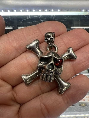 Pingente King SKULL & CROSSBONES granada vermelha sólido pesado crânio sob fiança prata 925 - Imagem 1 de 4