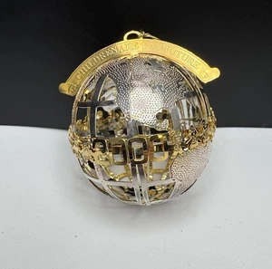 Adorno de bola de Navidad Wallace Silversmiths Millennium chapado en oro y plata 2000 - Imagen 1 de 2