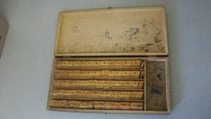 Tuschestempelset 55+ im Holzetui Buchstaben, Zahlen, Symbole Holzstempel - Bild 1 von 24
