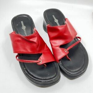 Y2K Premiere Collection Red & Black Faux Leather Chunky Thong Sandals Womens 8.5