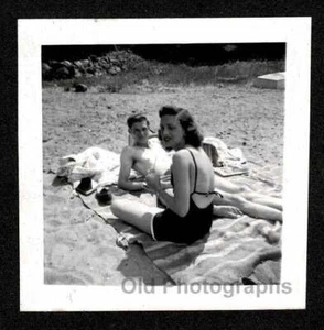 COUPLE WOMAN SEXY SWIMSUIT HANDSOME MAN BLANKET SAND OLD/VINTAGE PHOTO- B507 - Picture 1 of 1