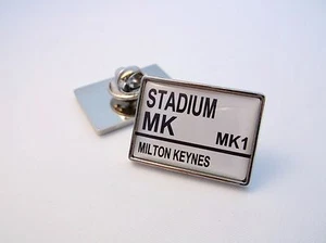MK DONS STADIUM STREET SIGN LAPEL PIN BADGE GIFT - Picture 1 of 2