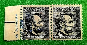 SCOTT #1282a  -  PAIR OF USED 4 CENT ABE LINCOLN STAMPS  - F   IN FINE CONDITION - Picture 1 of 3