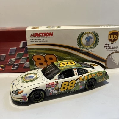 Acción 1/24 Dale Jarrett 2004 UPS Arnold Palmer Tribute #88 fundido a presión NASCAR Foto 1 de 4