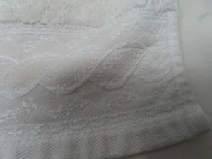 VTG High Quality 100% Cotton Hand Towel 11" x 17" Embroidered Border - Picture 1 of 2