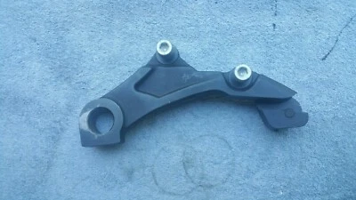 Soporte de montaje de pinza trasera Harley Davidson OEM 44089-08 Touring, V-rod 08-18 Foto 1 de 2