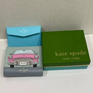 Kate Spade Checking In Pink Cadillac Bi-fold Geldbörse neuwertig mit Box unbenutzt - Bild 1 von 17