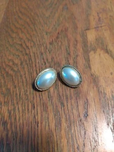 Gold Ear Rings - Picture 1 of 4