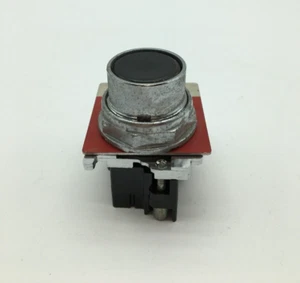 Cutler-Hammer 10250T/91000T Selector Switch W/ Push Button Black Non-Illuminated - Picture 1 of 9