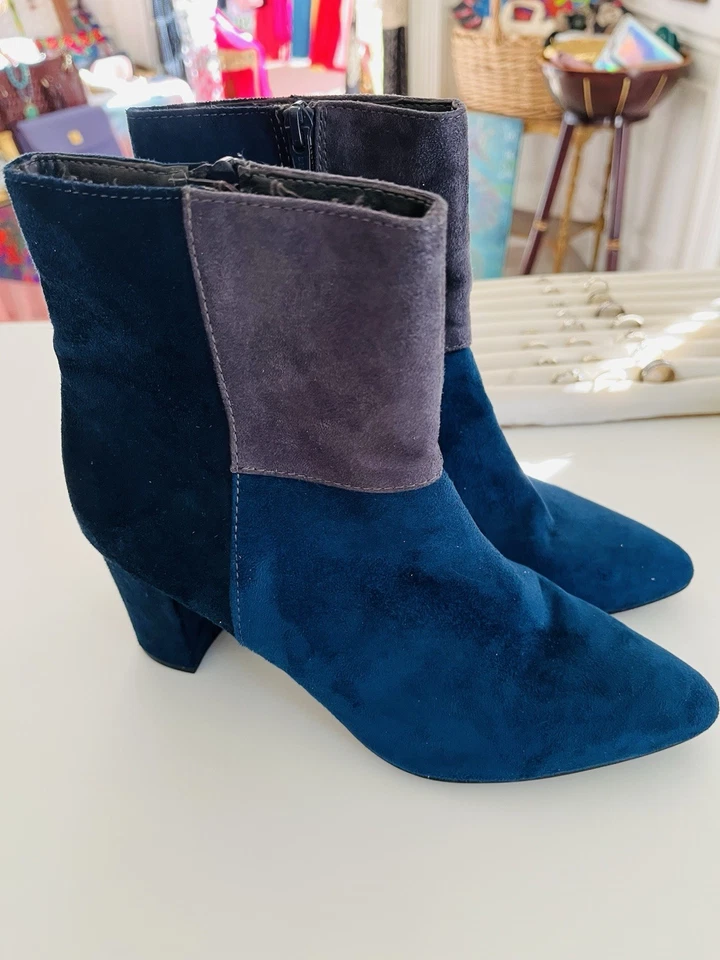 Botines de gamuza Color Block 2. Tacón de 5 pulgadas para mujer Foto 1 de 4