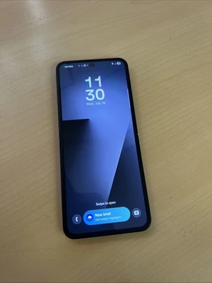 Samsung Galaxy Z Flip7 FE - 128GB Unlocked - Black - DEMO - READ DESCRIPTION - Image 1 of 4