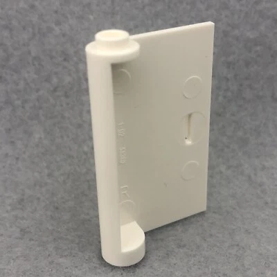 LEGO 58380 White Door 1 x 3 x 4 Right - Open Between Top & Bottom Hinge (x1) - Image 1 of 2