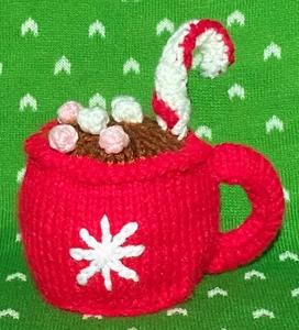 KNITTING PATTERN - Tazza natalizia cioccolata calda copertura arancia cioccolato / giocattolo 9 cm - Foto 1 di 1