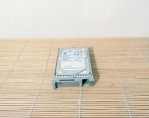 Cisco A03-D1TBSATA 1TB 6Gb SATA 7.2K RPM SFF HDD/hot plug drive sled mounted - Bild 1 von 1